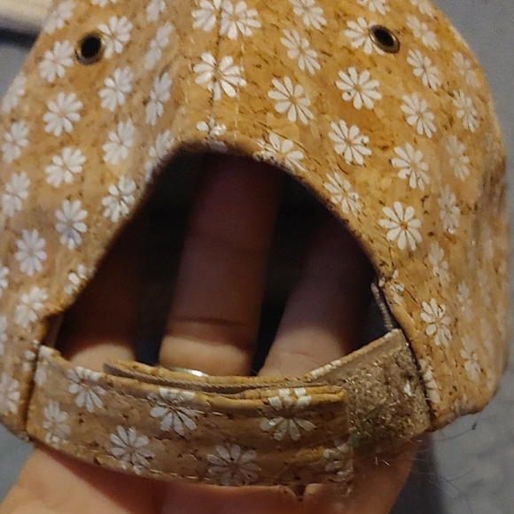 Natural Cork Floral Patterned Cap - Picture 6 of 9